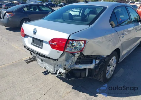 2014 Volkswagen Jetta 1.8T Se z USA, uszkodzony, nr VIN 3VWD17AJ6EM254814